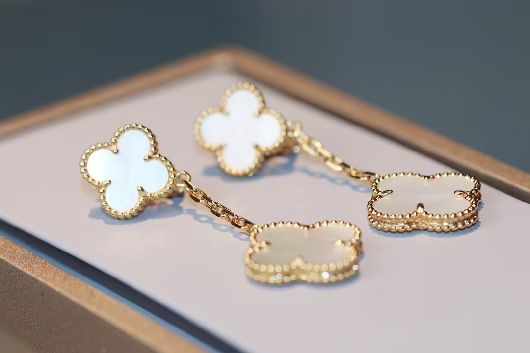 Replica Van Cleef & Arpels Magic Alhambra Earrings, 2 Motifs