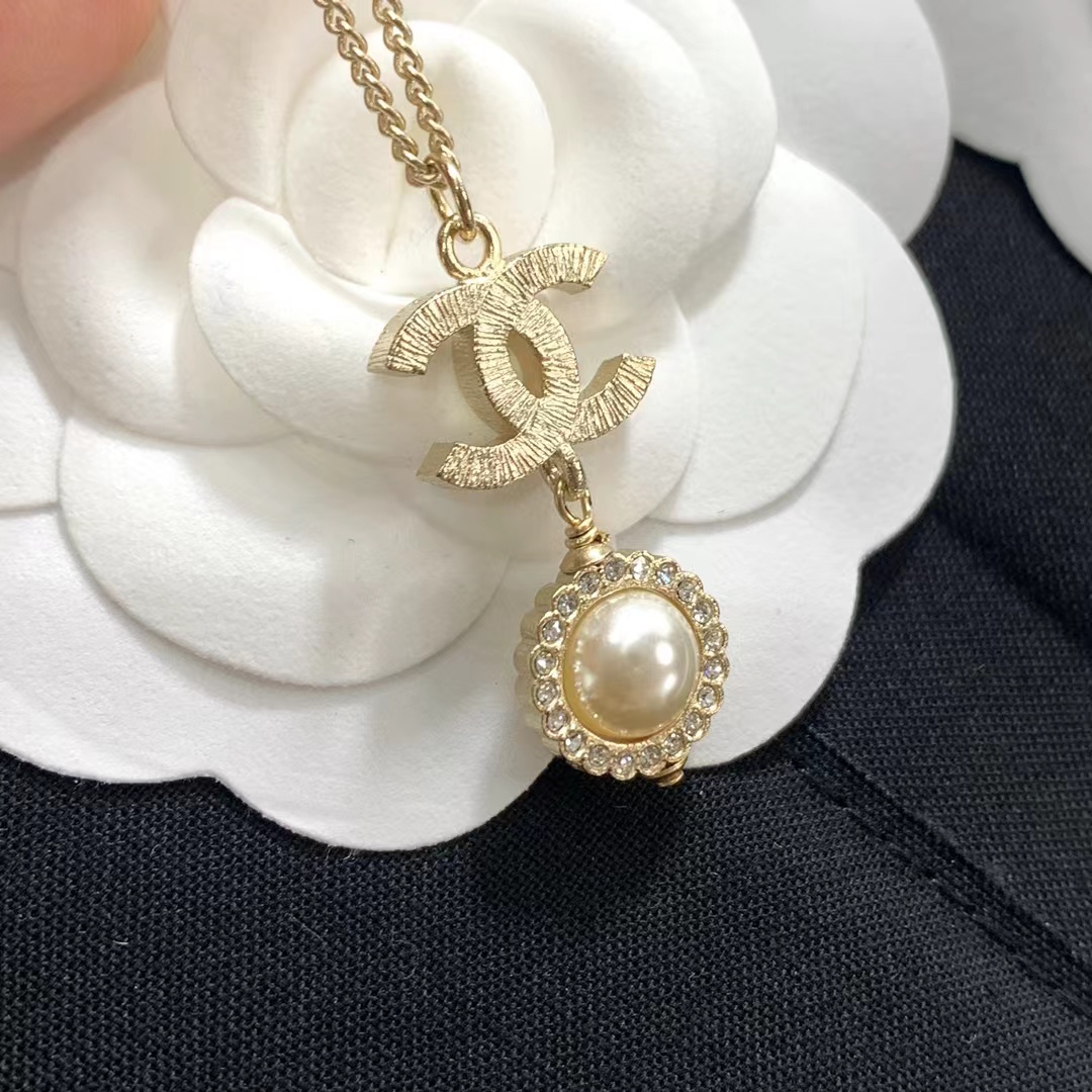 Replica Chanel Minimalist Double C Pearl Drop Necklace