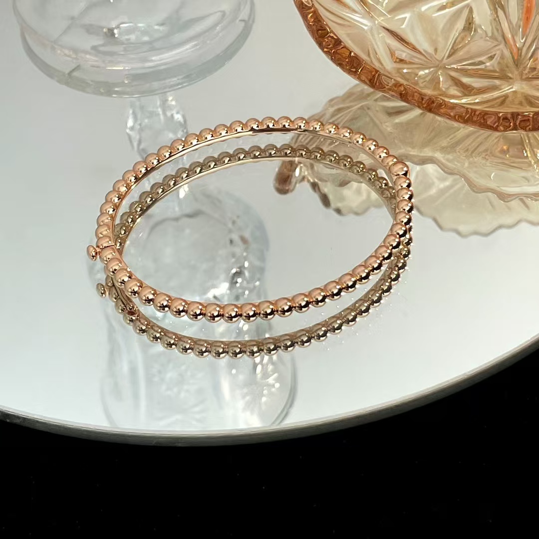 Replica Van Cleef & Arpels Perlée Pearls of Gold Bracelet - Medium Bangle