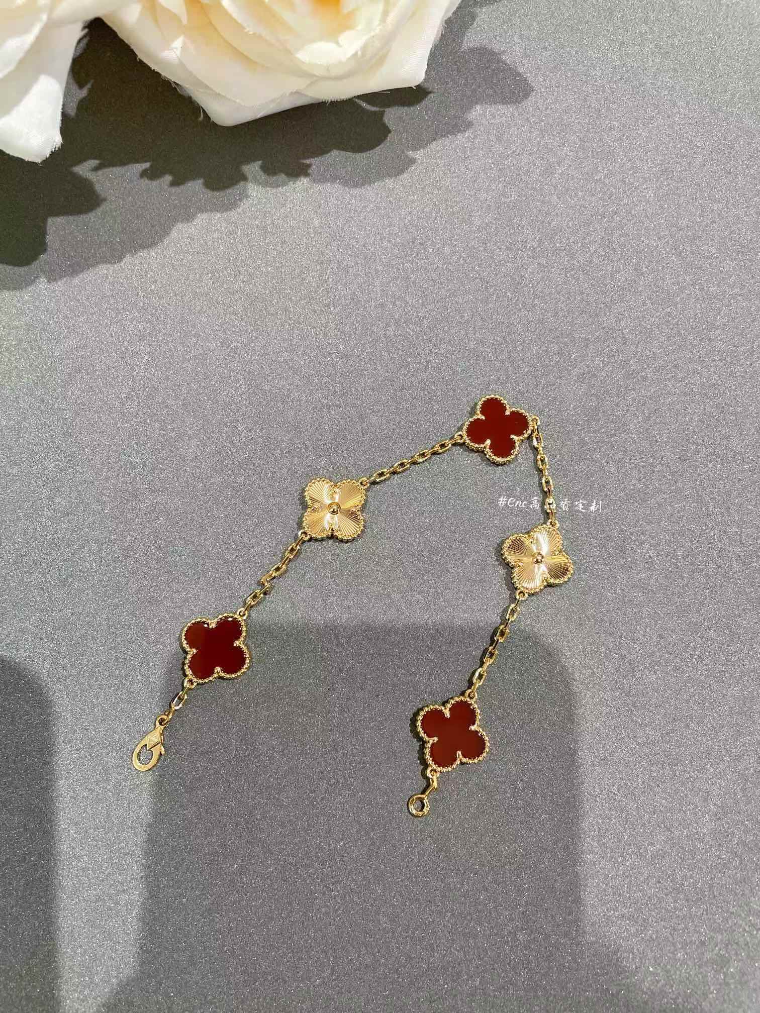 replica Van Cleef & Arpels Vintage Alhambra Five Clover Bracelet 5 Motifs