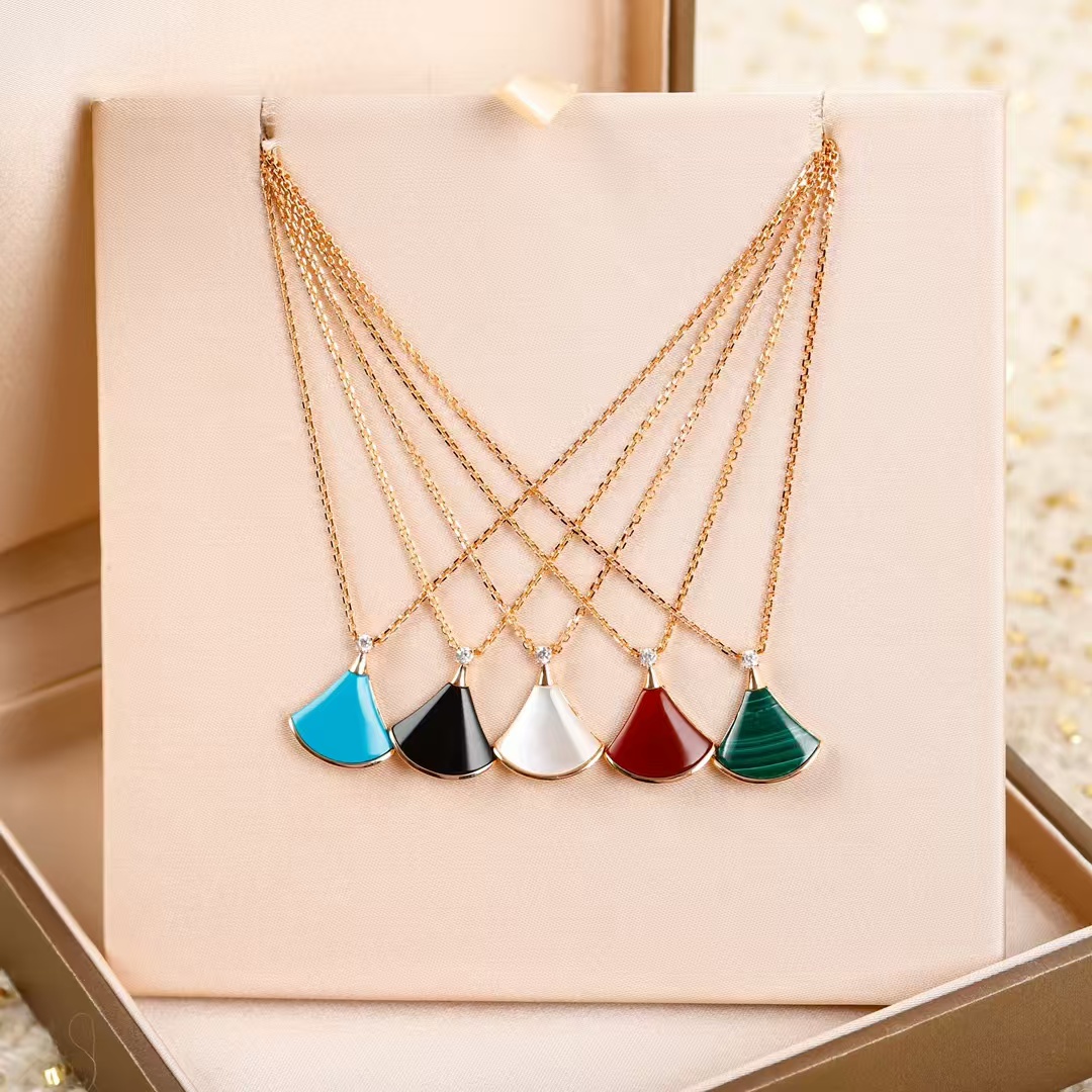 Replica Bvlgari Divas' Dream Necklace