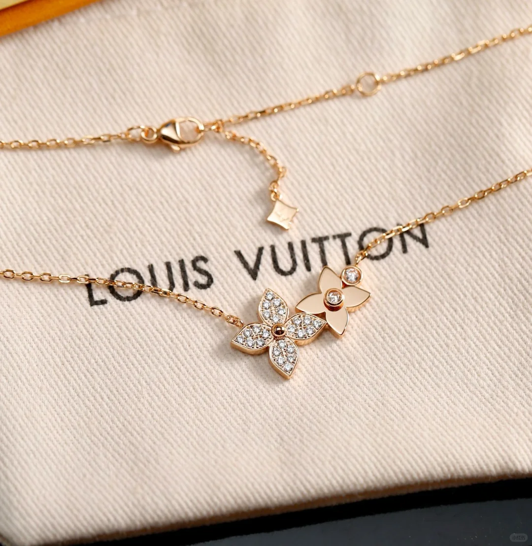 Replica Louis Vuitton Idylle Blossom Pendant Necklace-Two Flowers