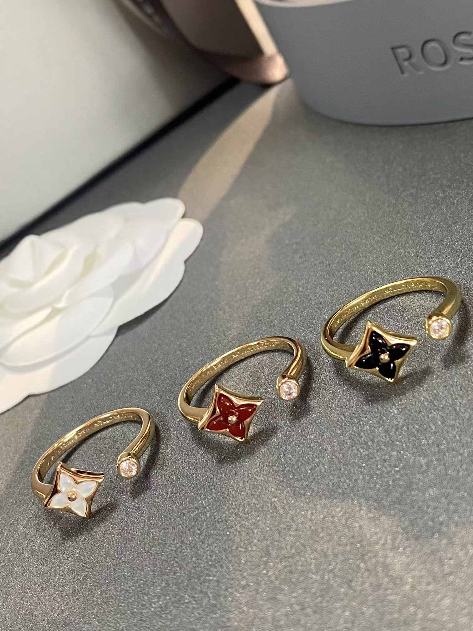 Replica Louis Vuitton Color Blossom Mini Star Ring