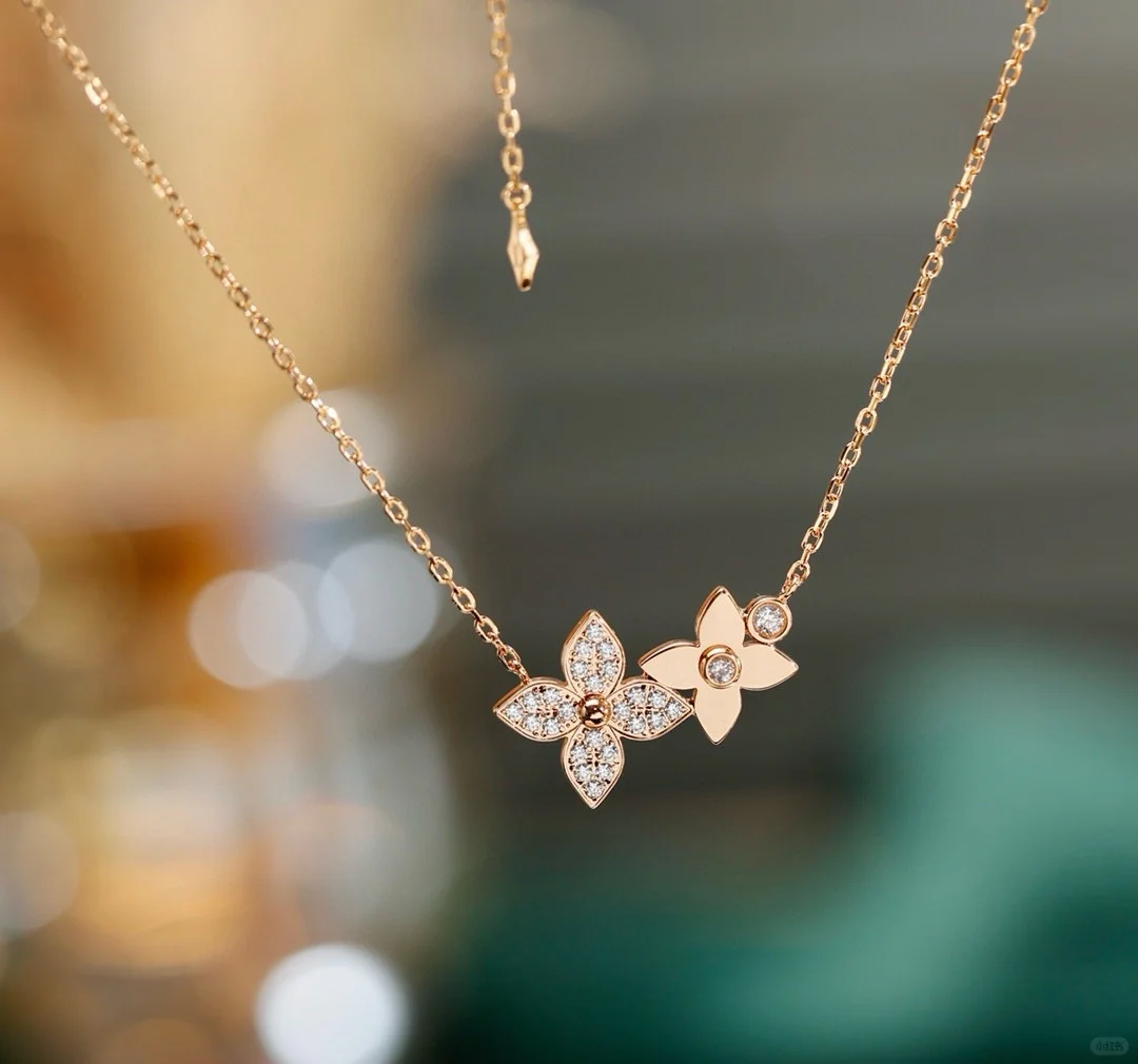 Replica Louis Vuitton Idylle Blossom Pendant Necklace-Two Flowers
