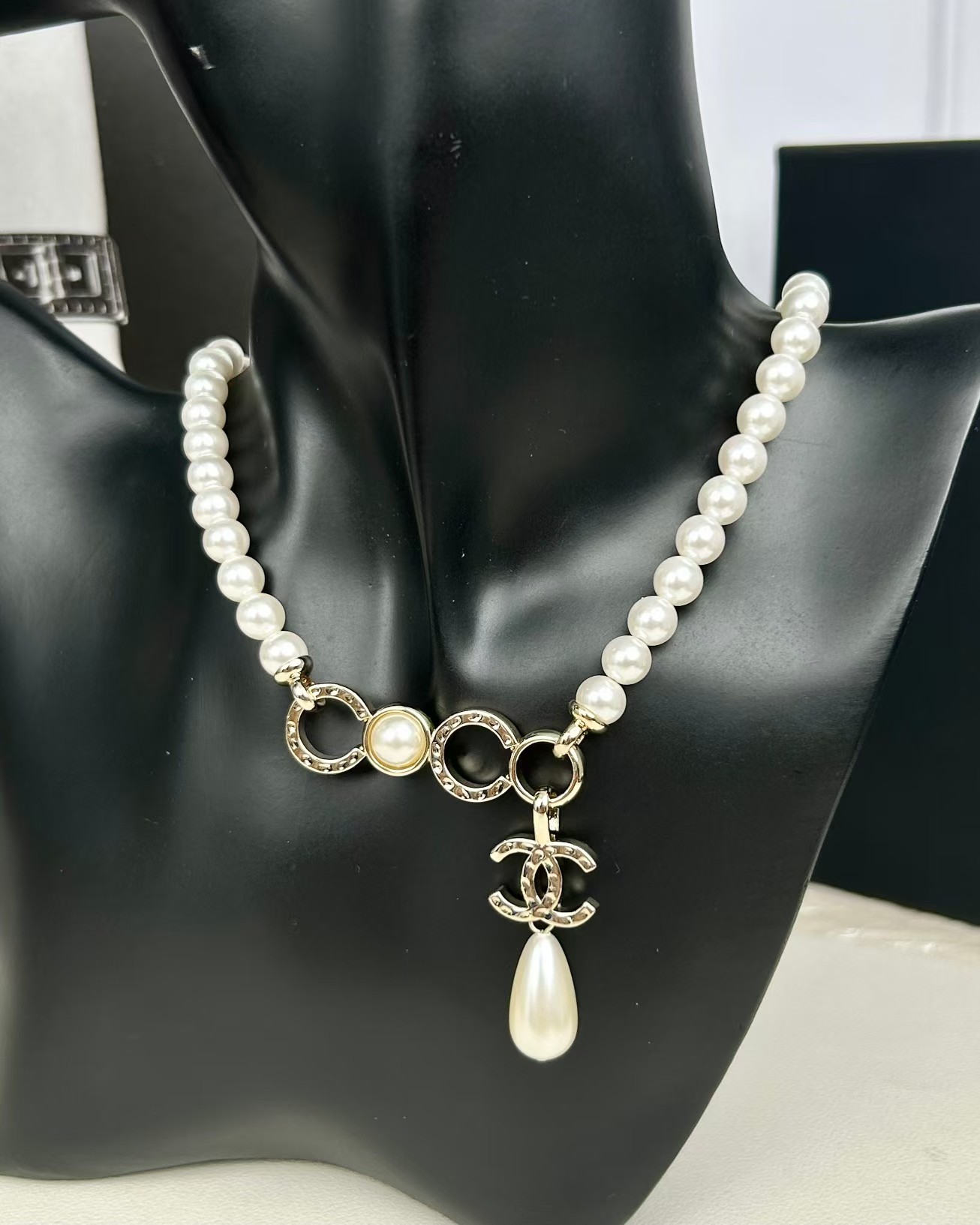Replica Chanel Teardrop Pearl Pendant Pearl Necklace