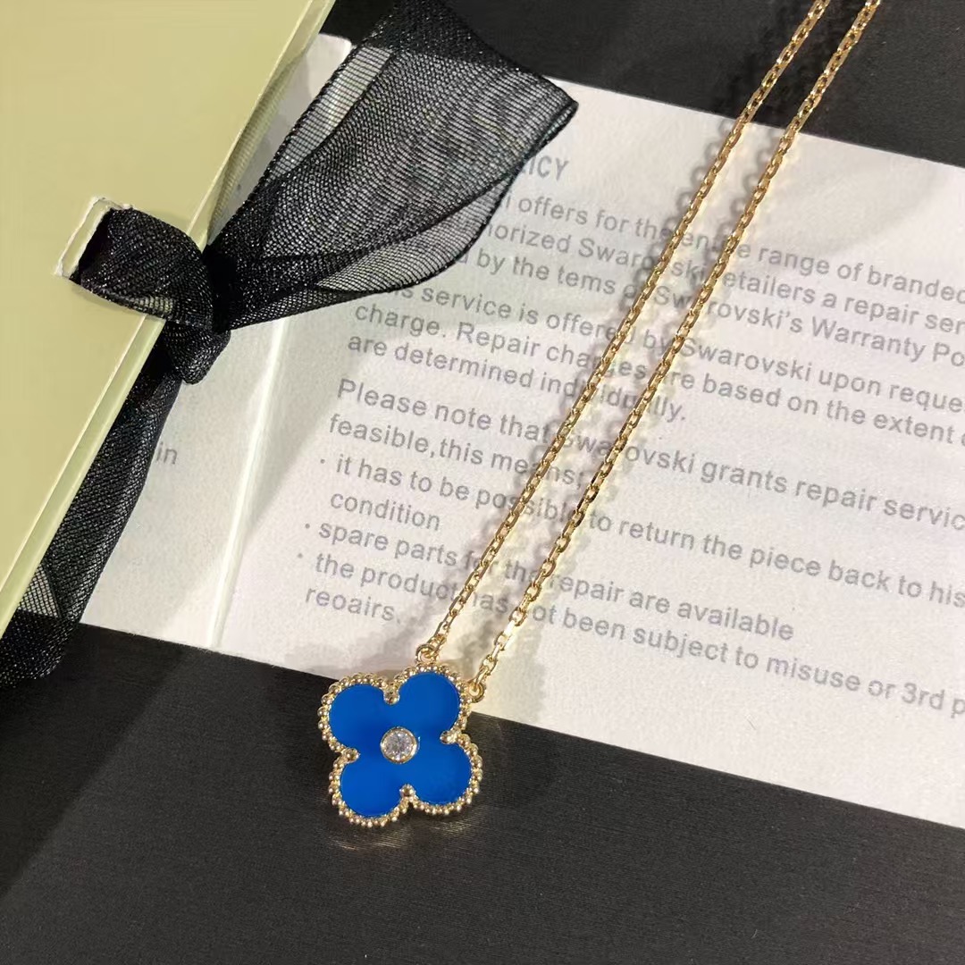 Replica Van Cleef & Arpels Magic Alhambra Pendant Necklace