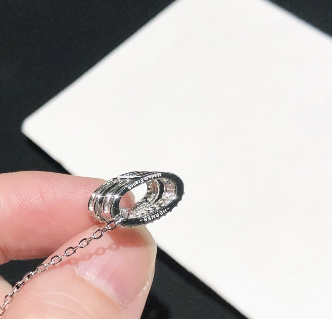 Replica Hermes Diamond Paved H Pendant Necklace