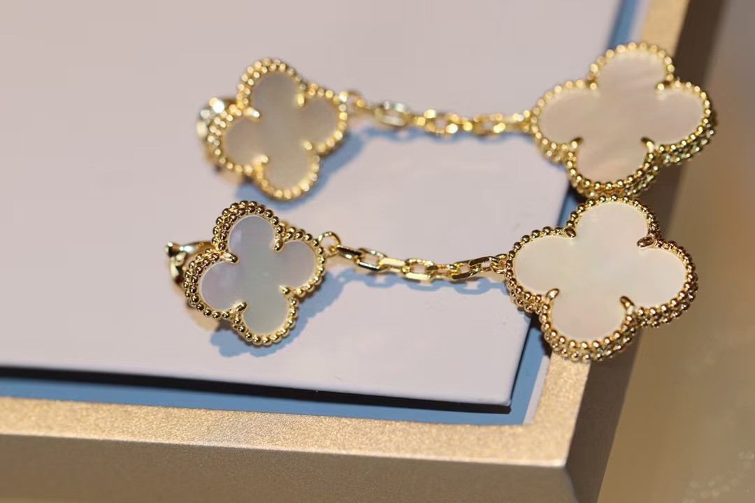 Replica Van Cleef & Arpels Magic Alhambra Earrings, 2 Motifs