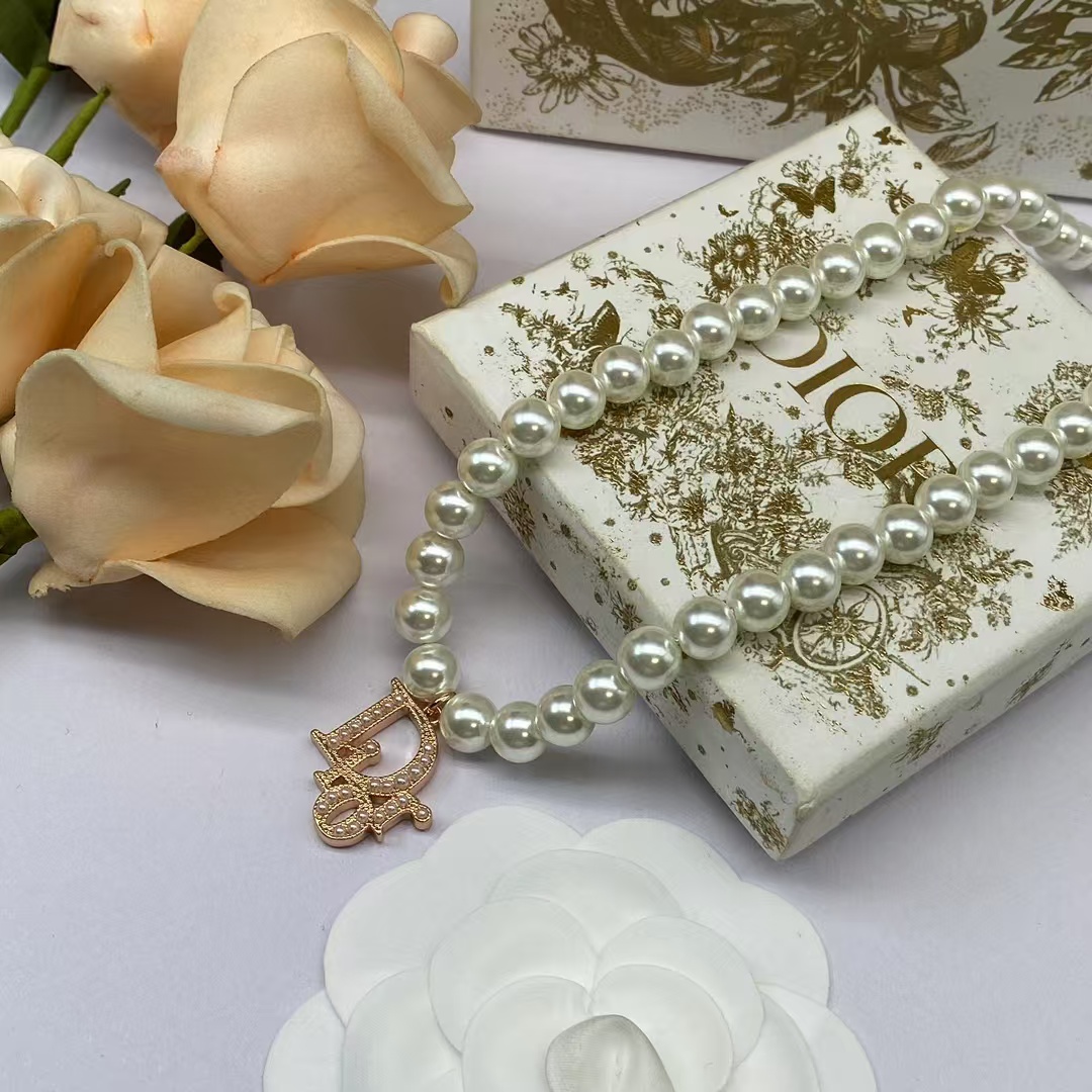Replica Dior Letters Pendant Pearl Necklace