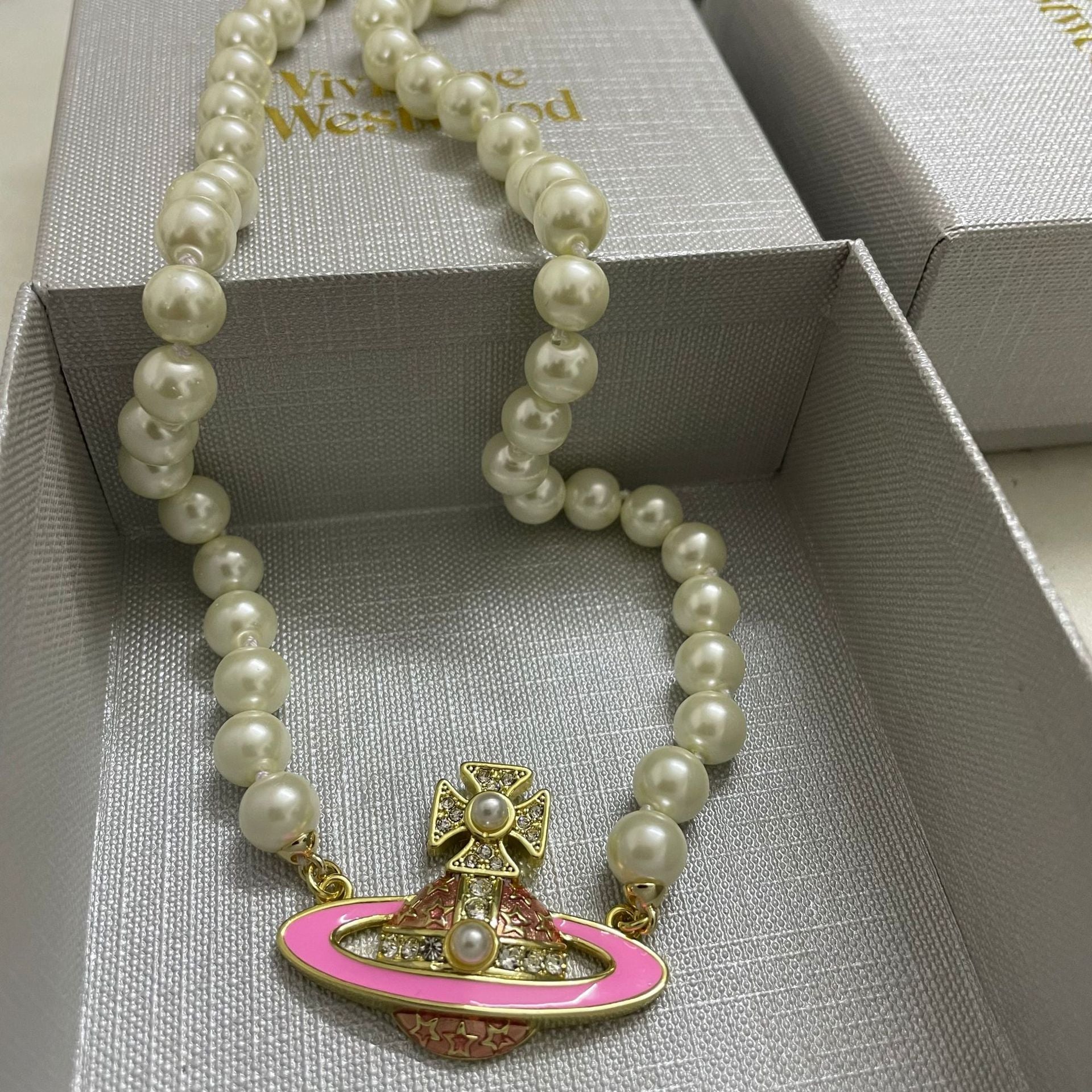 Replica Vivienne Westwood Pink Flat Saturn Pendant Pearl Necklace