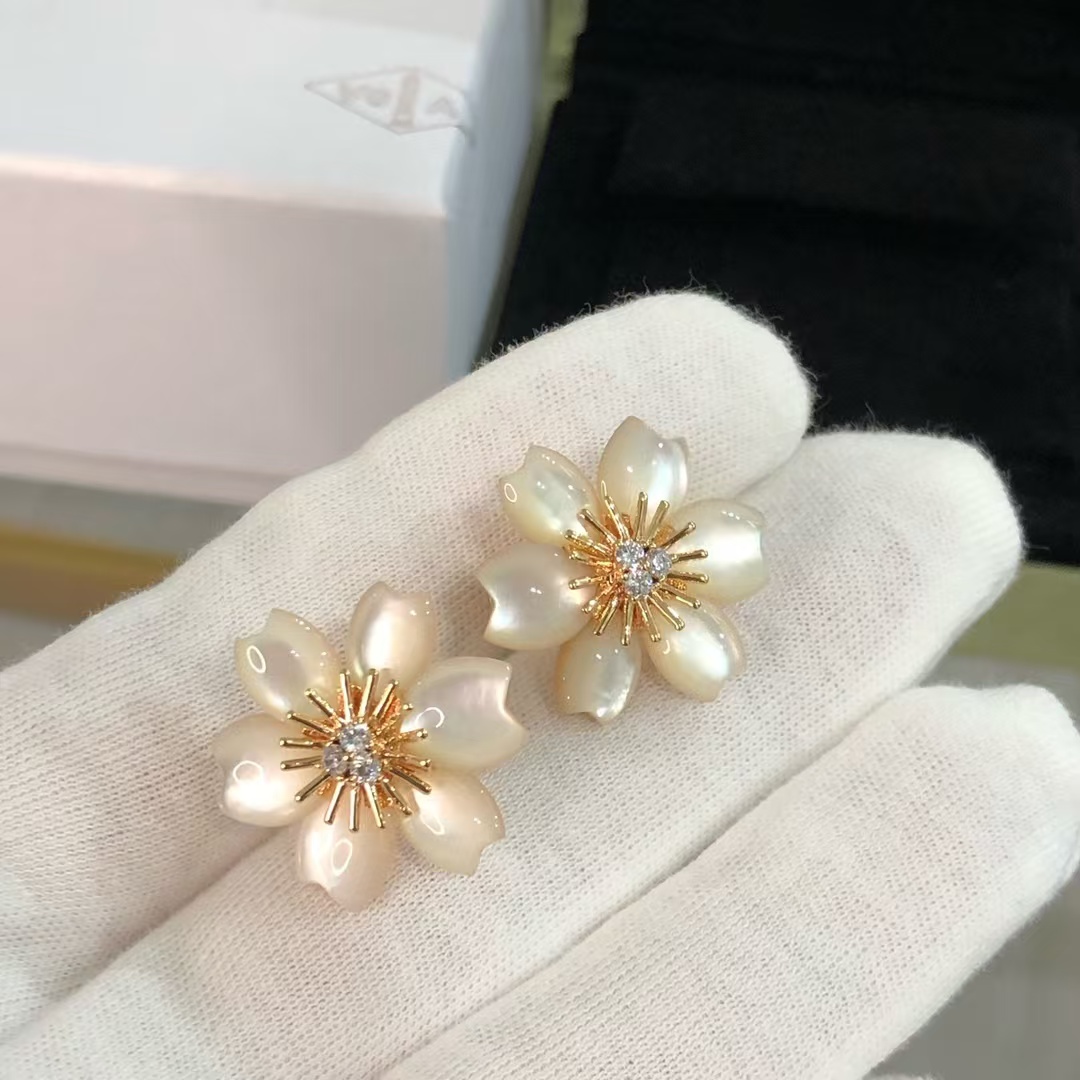 Replica Van Cleef & Arpels Rose de Noël Christmas Earrings