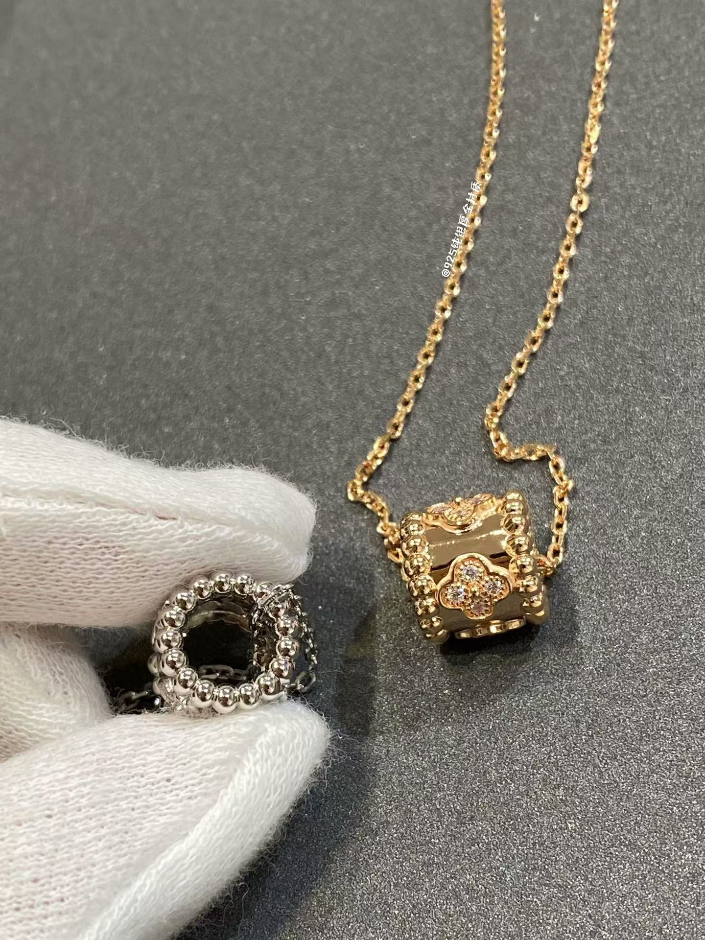 Replica Van Cleef & Arpels Perlée Clovers Pendant Necklace