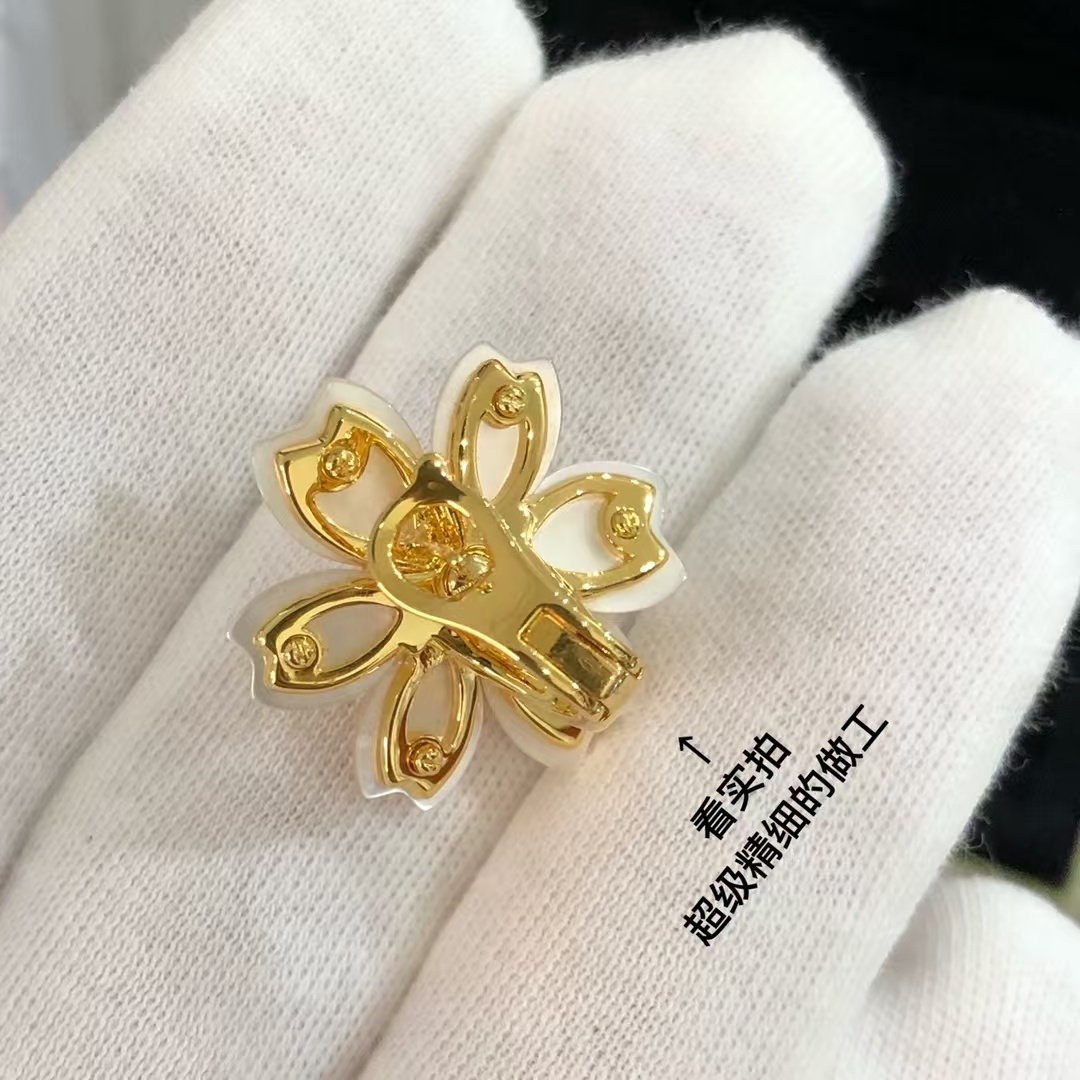 Replica Van Cleef & Arpels Rose de Noël Christmas Earrings