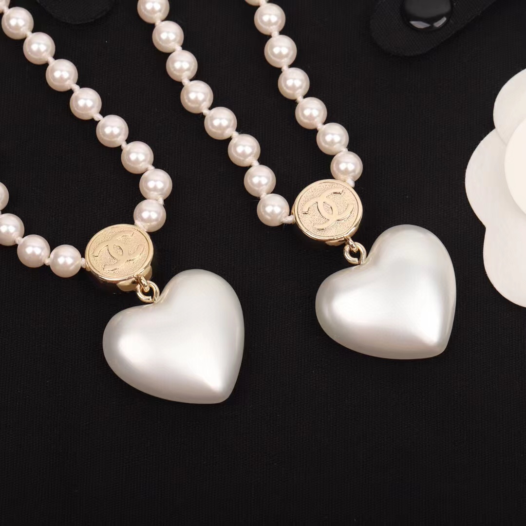 Replica Chanel Princess Style Heart Pendant Pearl Necklace