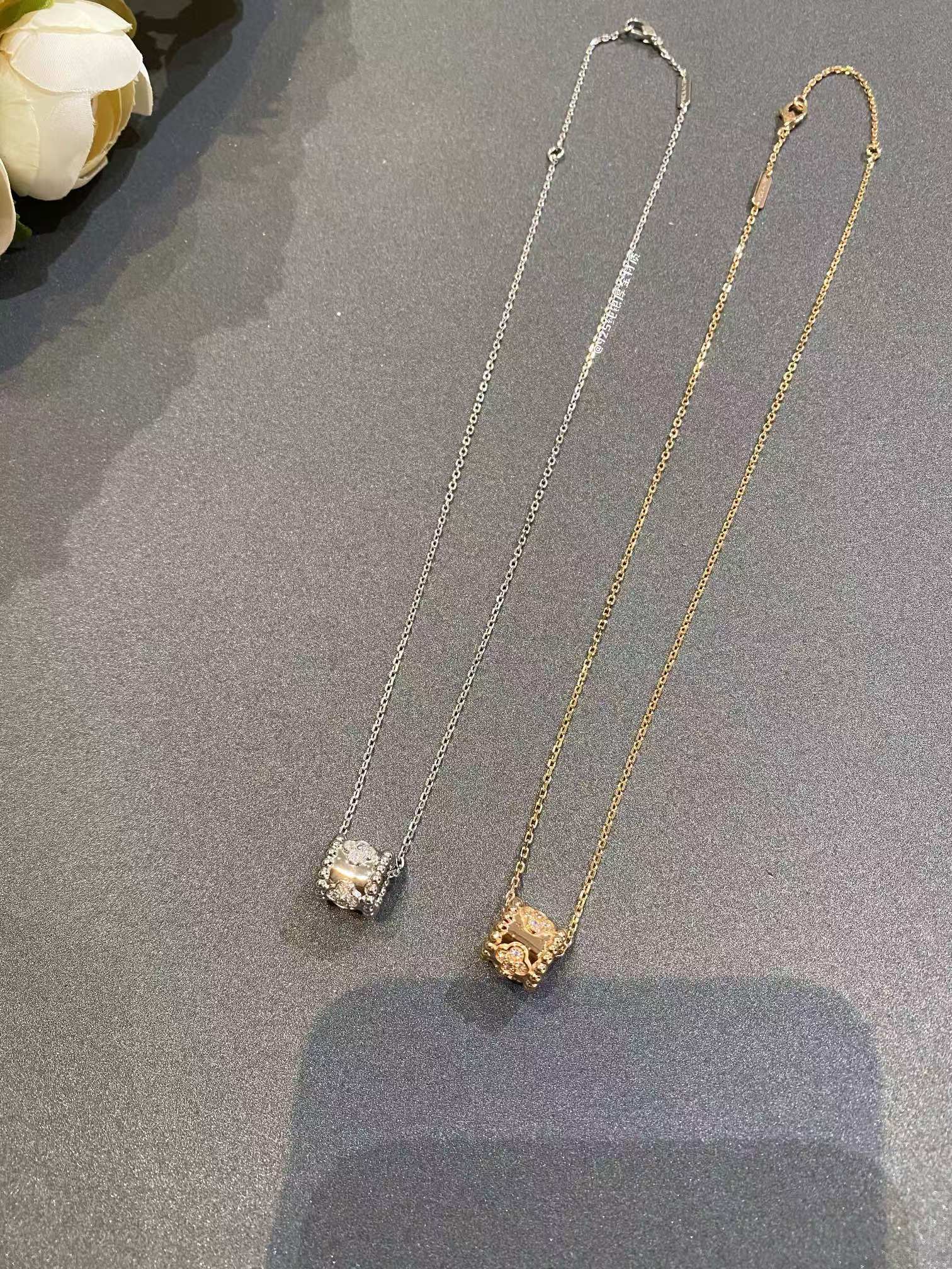 Replica Van Cleef & Arpels Perlée Clovers Pendant Necklace