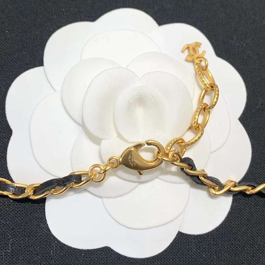 Replica Chanel Perfume Bottle Necklace