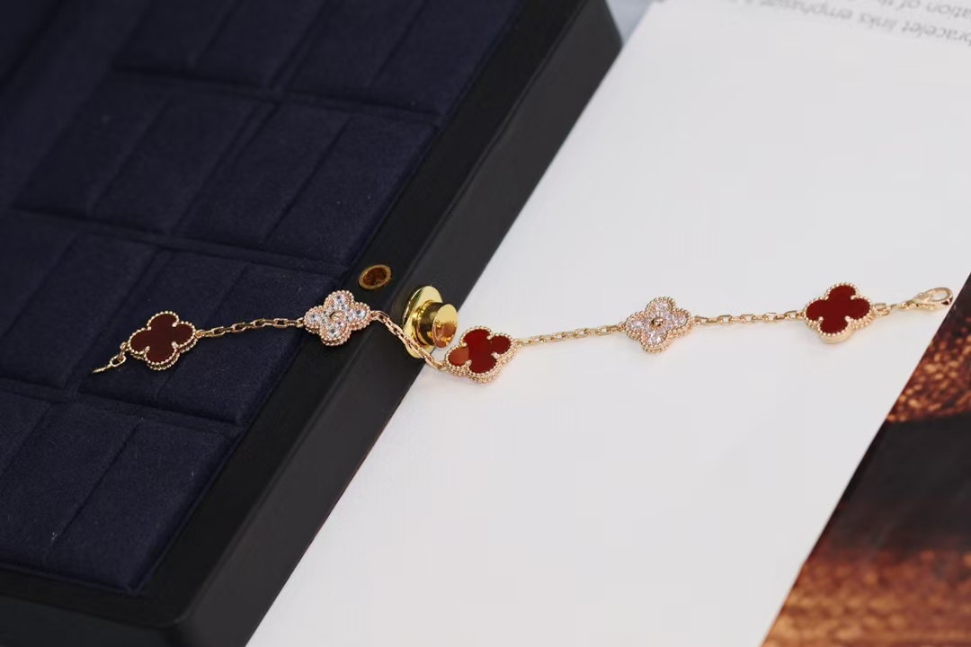 replica Van Cleef & Arpels Carnelian Five Clover Bracelet 5 Motifs