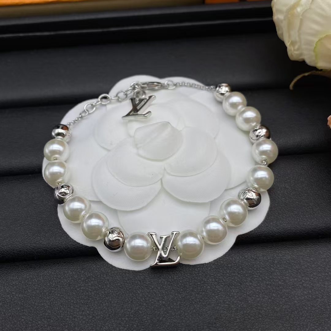 Replica Louis Vuitton Pearl Bracelet