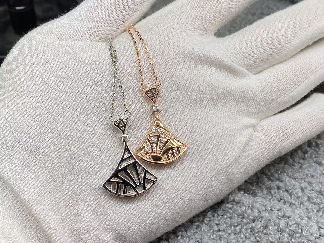 Replica Bvlgari Divas' Dream Necklace