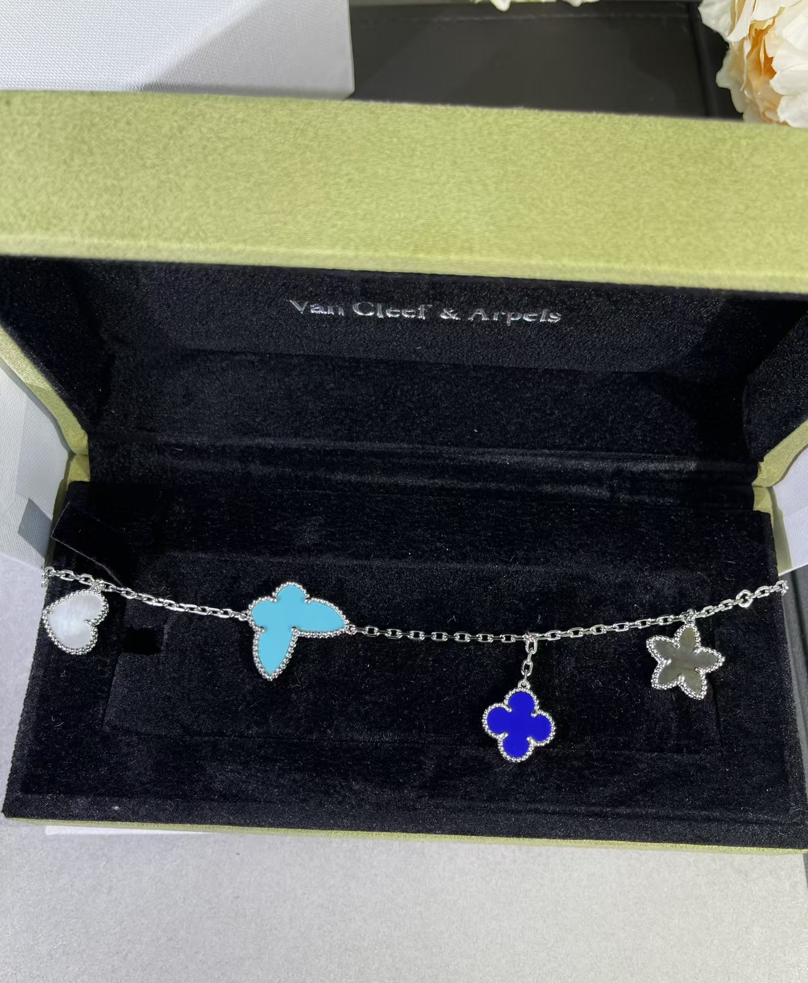 Replica Van Cleef & Arpels Limited Version Lucky Alhambra 4 Motifs Bracelet