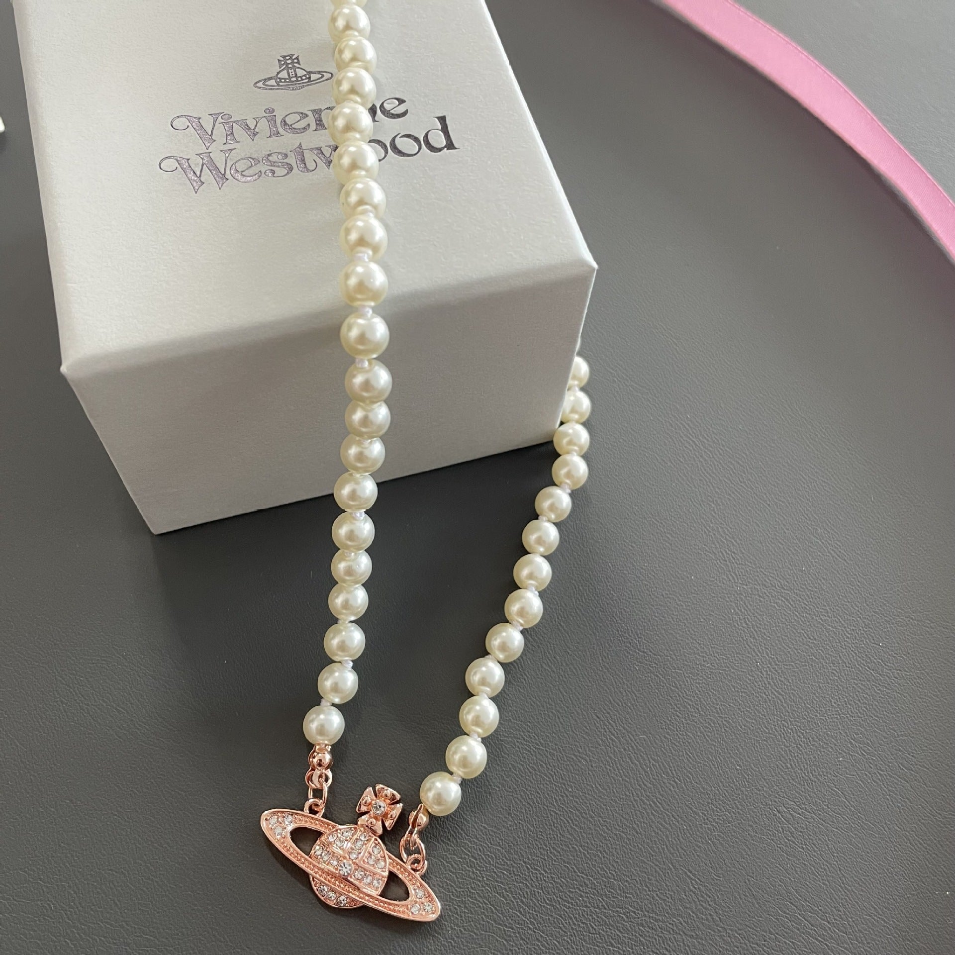 Replica Vivienne Westwood Saturn Pendant Pearl Necklace