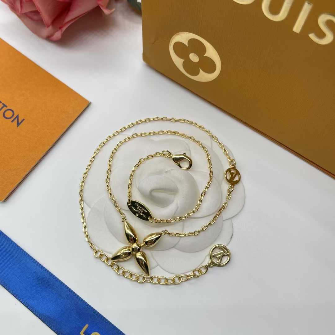 Replica Louis Vuitton Dainty Star Pendant Necklace