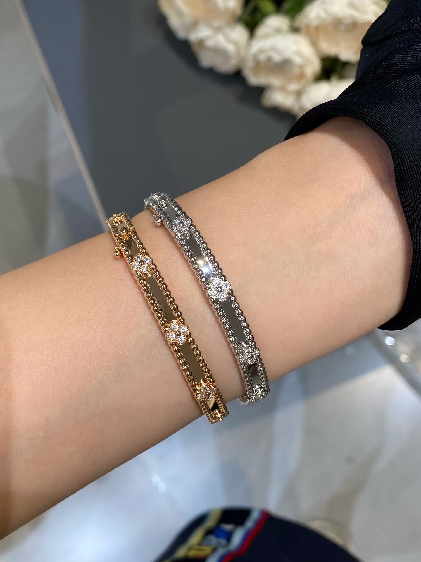 Replica Van Cleef & Arpels Perlée Sweet Clovers Bracelet, Medium Model