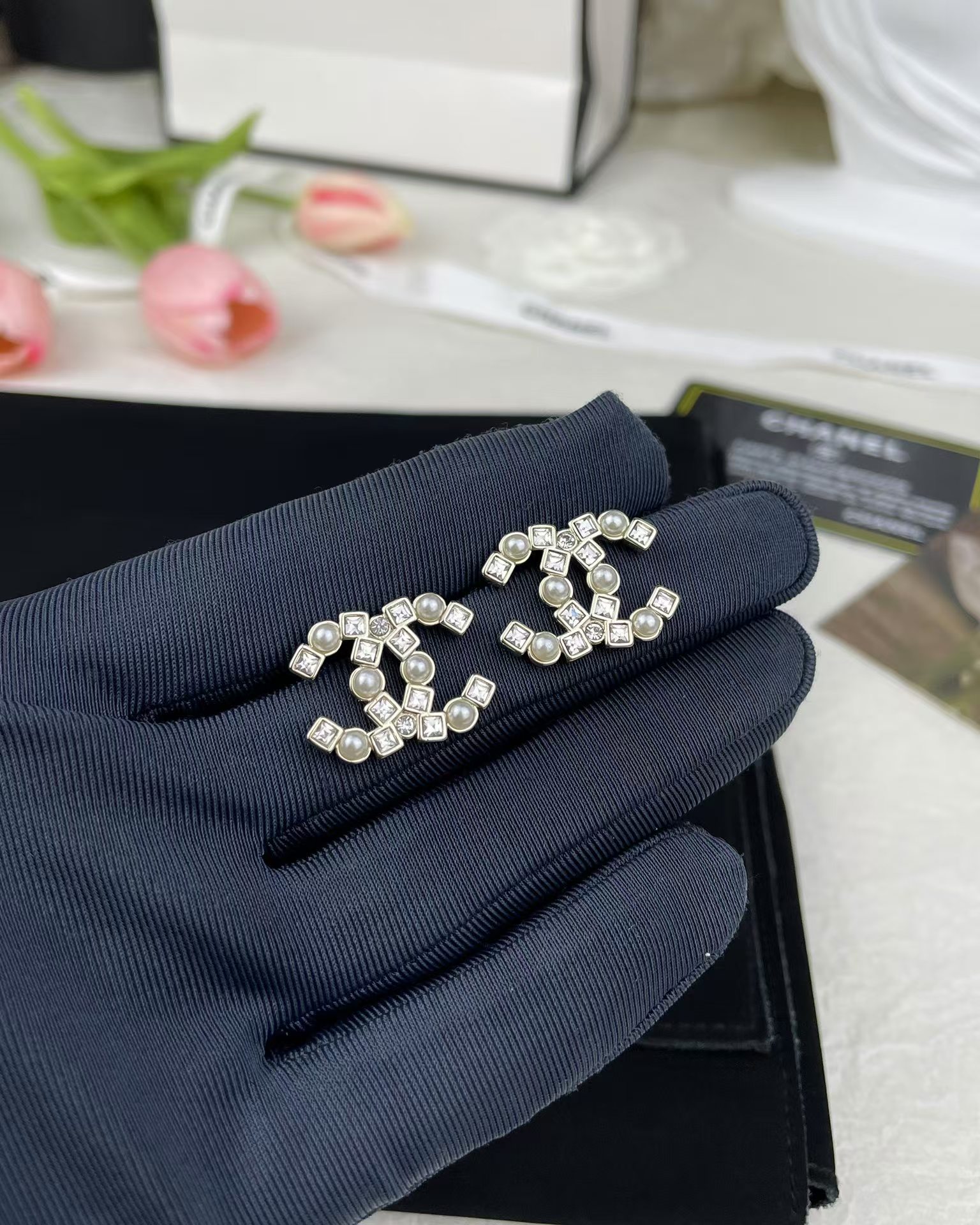 Replica Chanel Pearl and Diamond Paved Earring Stud
