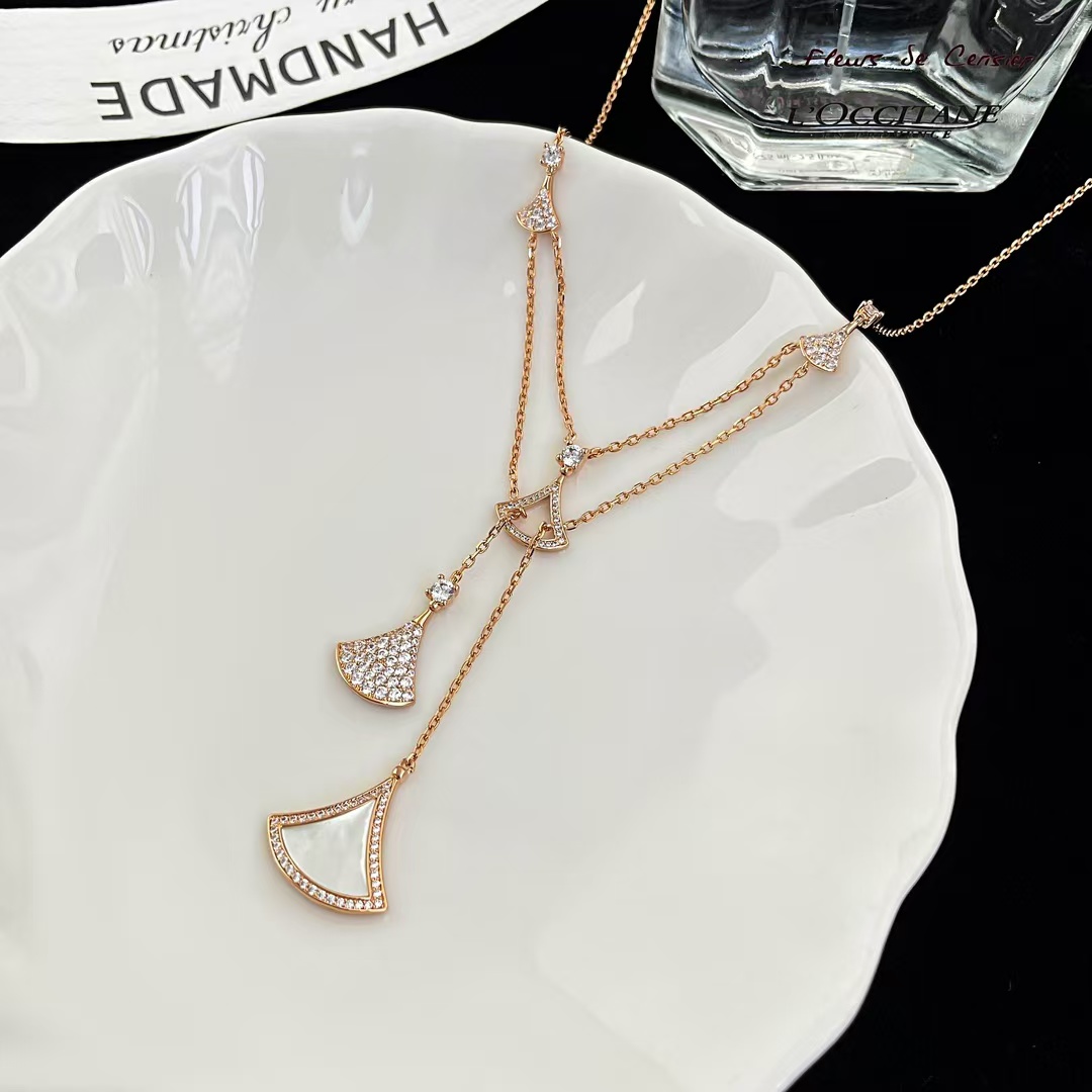 Replica Bvlgari Divas' Dream Necklace