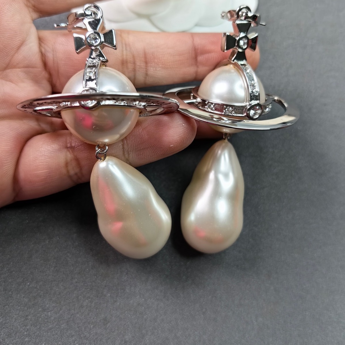 Replica Vivienne Westwood Exaggerated Large Baroque Pearl Earrings