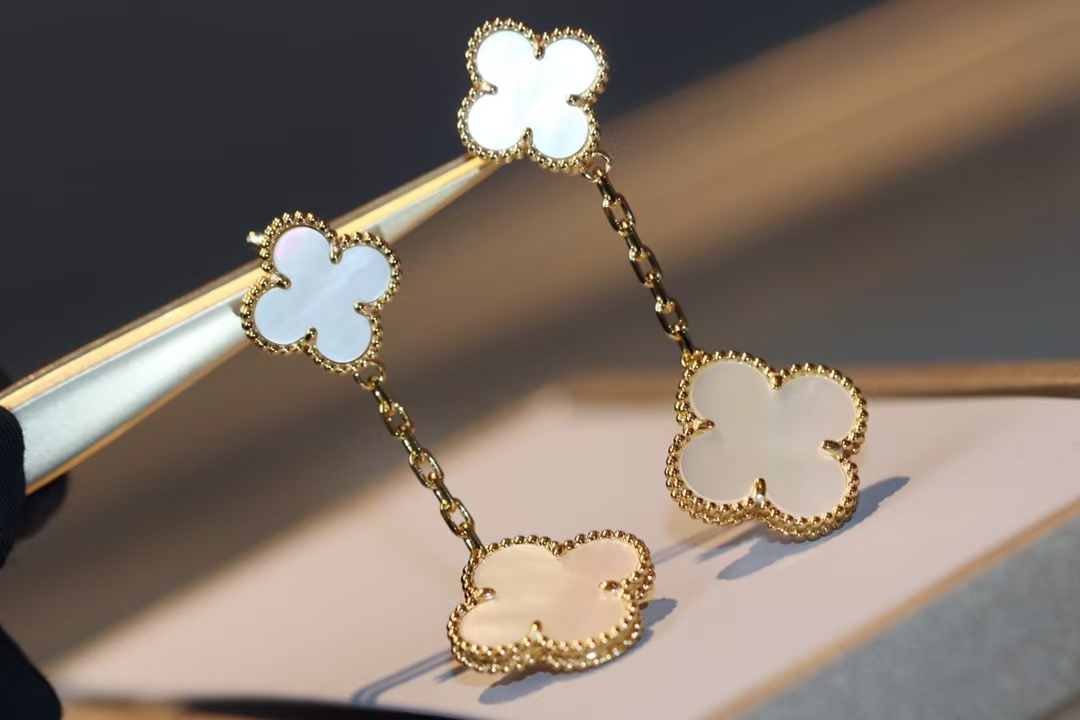 Replica Van Cleef & Arpels Magic Alhambra Earrings, 2 Motifs
