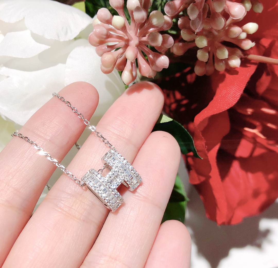 Replica Hermes Diamond Paved H Pendant Necklace
