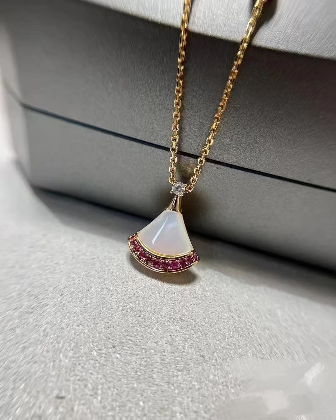 Replica Bvlgari Divas' Dream Necklace