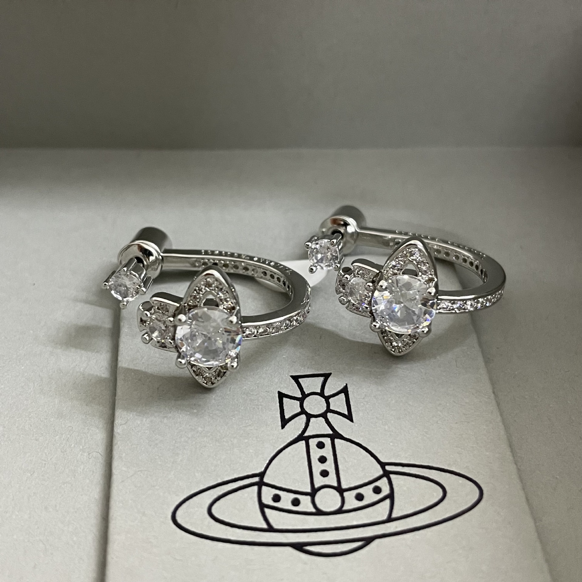 Replica Vivienne Westwood Detachable U Shaped Rhinestone Saturn Earring Stud