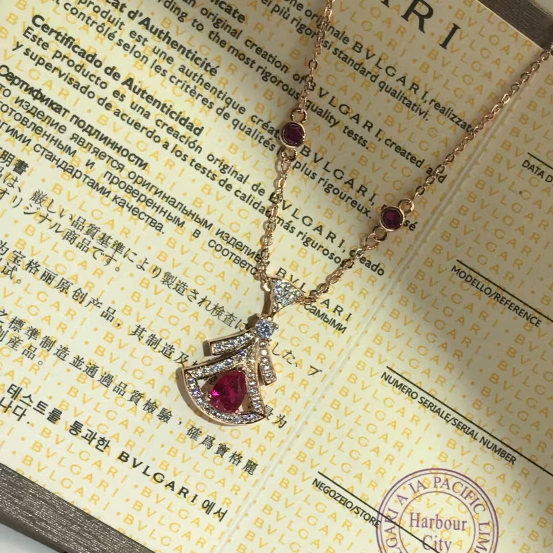 Replica Bvlgari Divas' Dream Necklace
