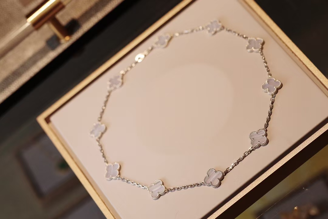 Replica Van Cleef & Arpels Vintage Alhambra Necklace, 10 Motifs