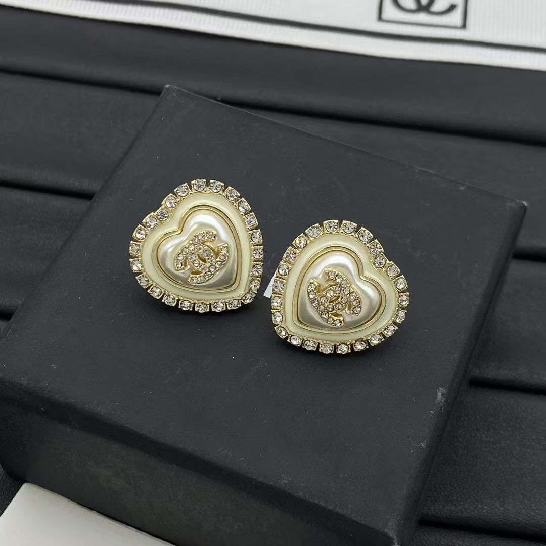 Replica Chanel Strass Paved Heart Stud Earrings