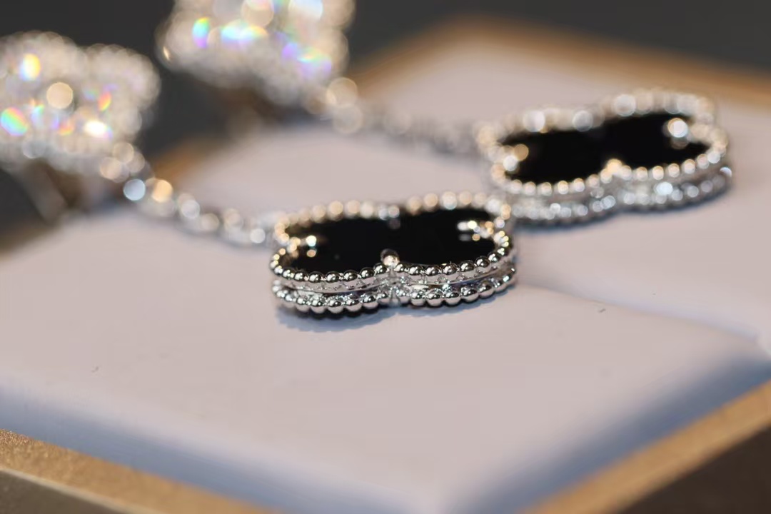 Replica Van Cleef & Arpels Magic Alhambra Earrings, 2 Motifs