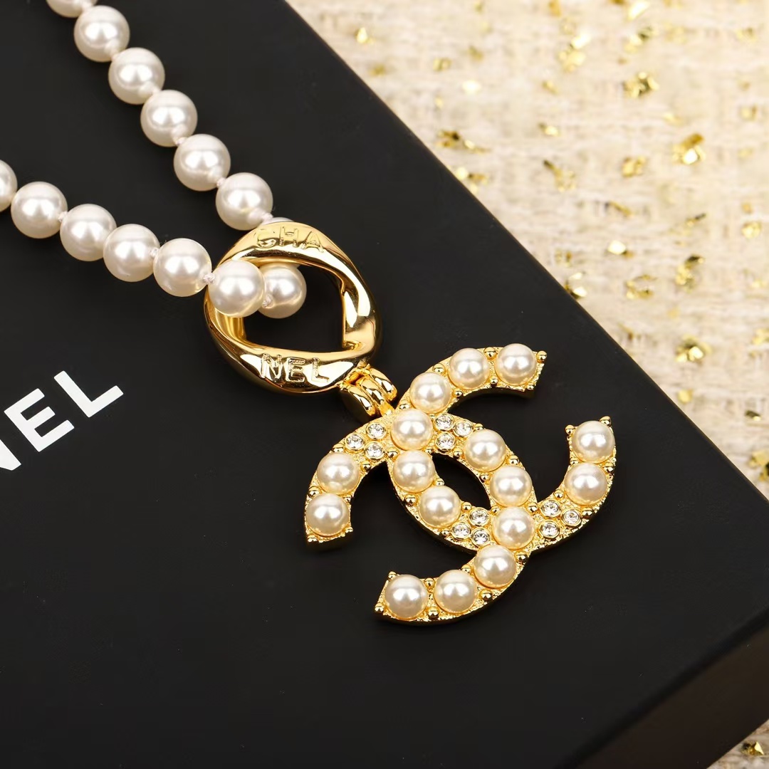 Replica Chanel Diamond Pearl Paved Double C Pendant Pearl Necklace