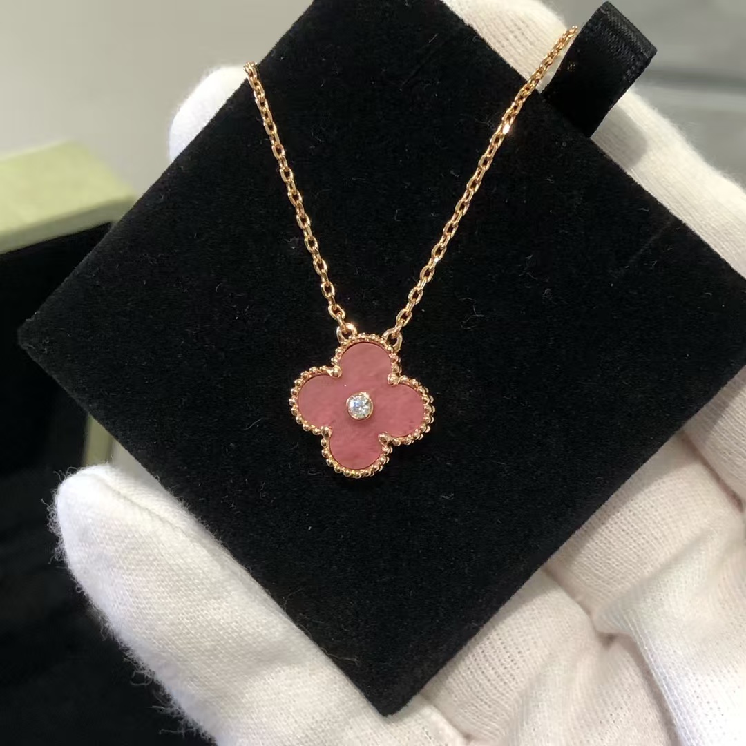 Replica Van Cleef & Arpels Rhodonite Vintage Alhambra Diamond 2021 Holiday Pendant Necklace