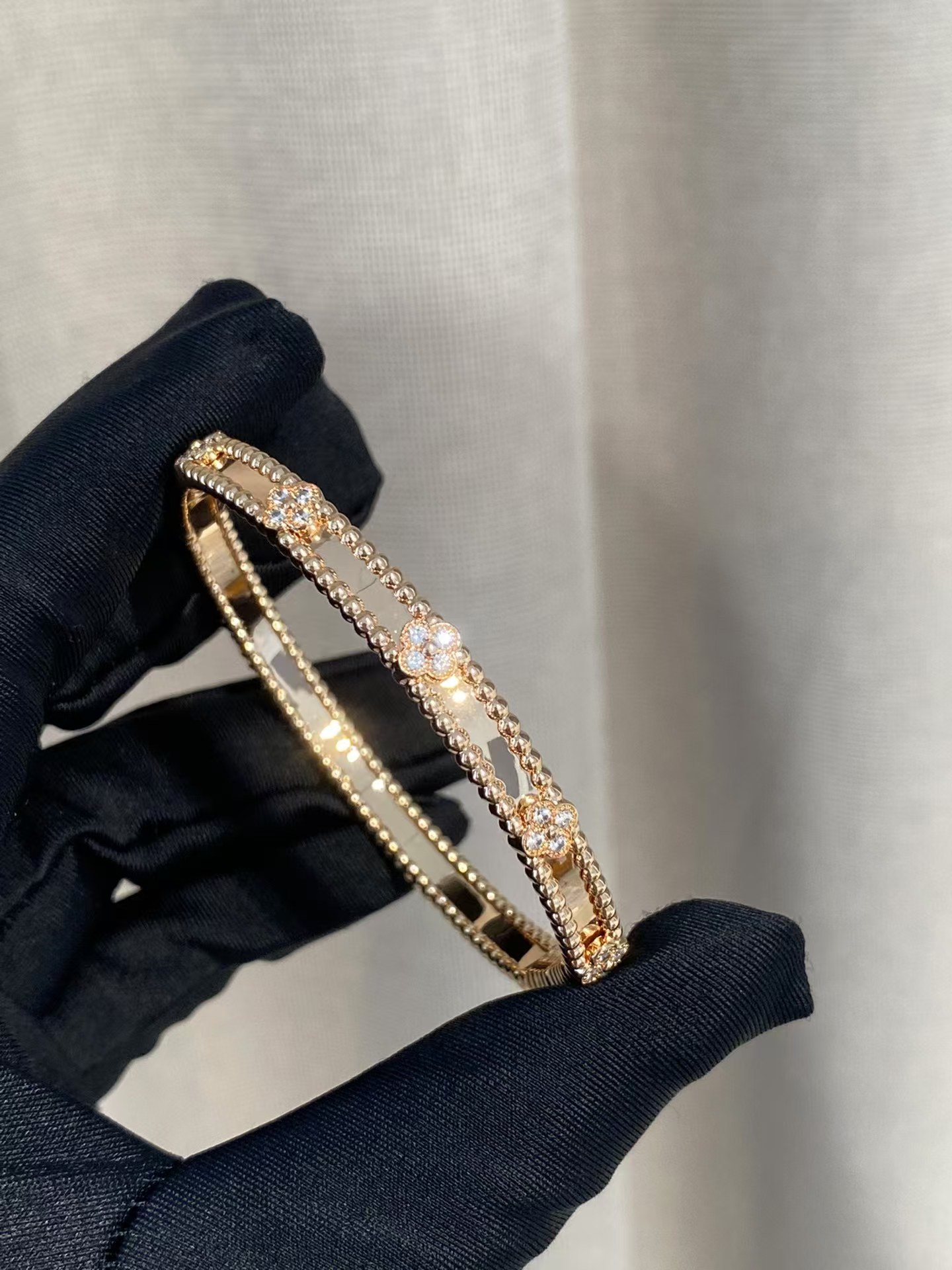 Replica Van Cleef & Arpels Perlée Sweet Clovers Bracelet, Medium Model