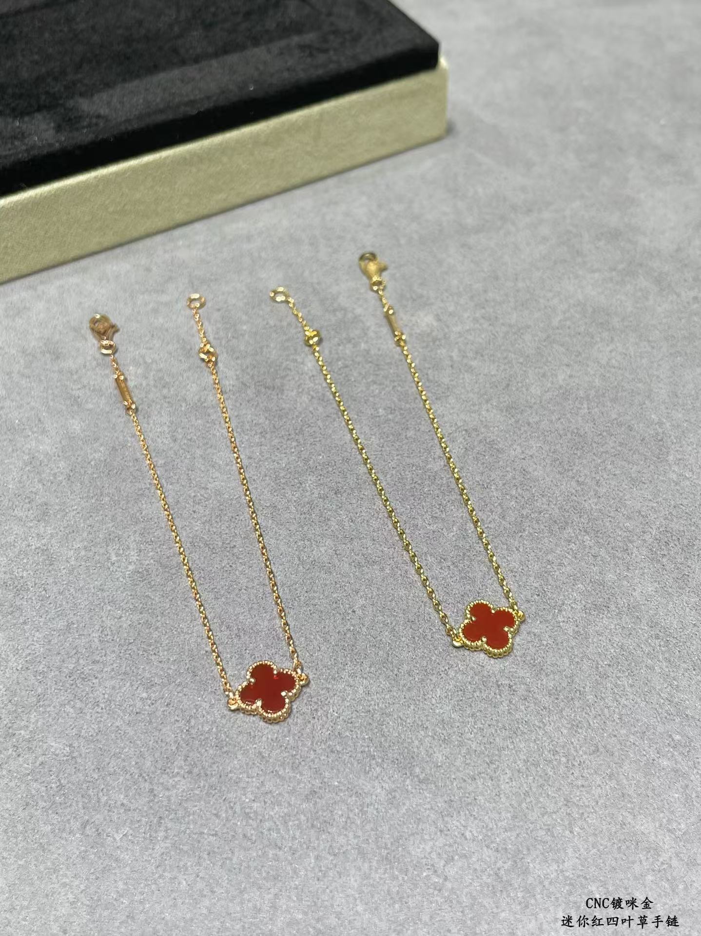 Replica Van Cleef & Arpels Red Agate Single Clover Bracelet