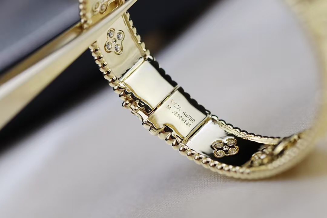Replica Van Cleef & Arpels Perlée Clovers Bracelet, Medium Bangle