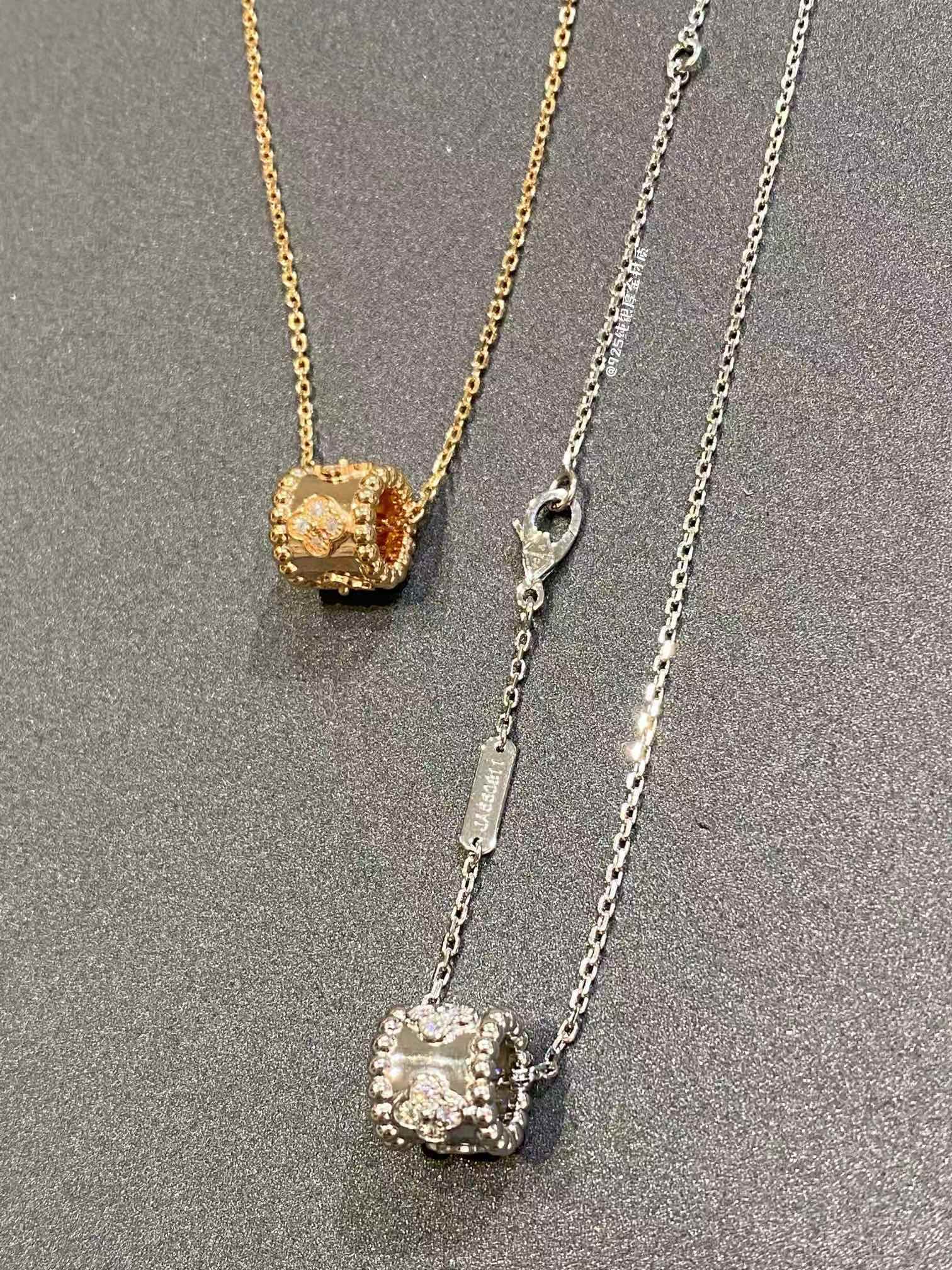Replica Van Cleef & Arpels Perlée Clovers Pendant Necklace