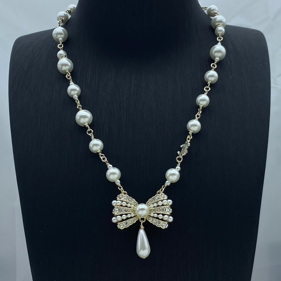 Replica Chanel Sweet Bowknot with Teardrop Pearl Pendant Necklace