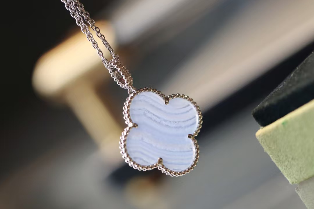 Replica Van Cleef & Arpels Vintage Alhambra Pendant Necklace - Large
