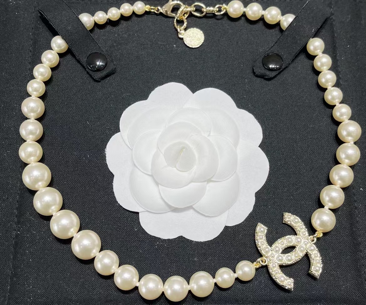 Replica Chanel Vibe Gradient Pearl Necklace