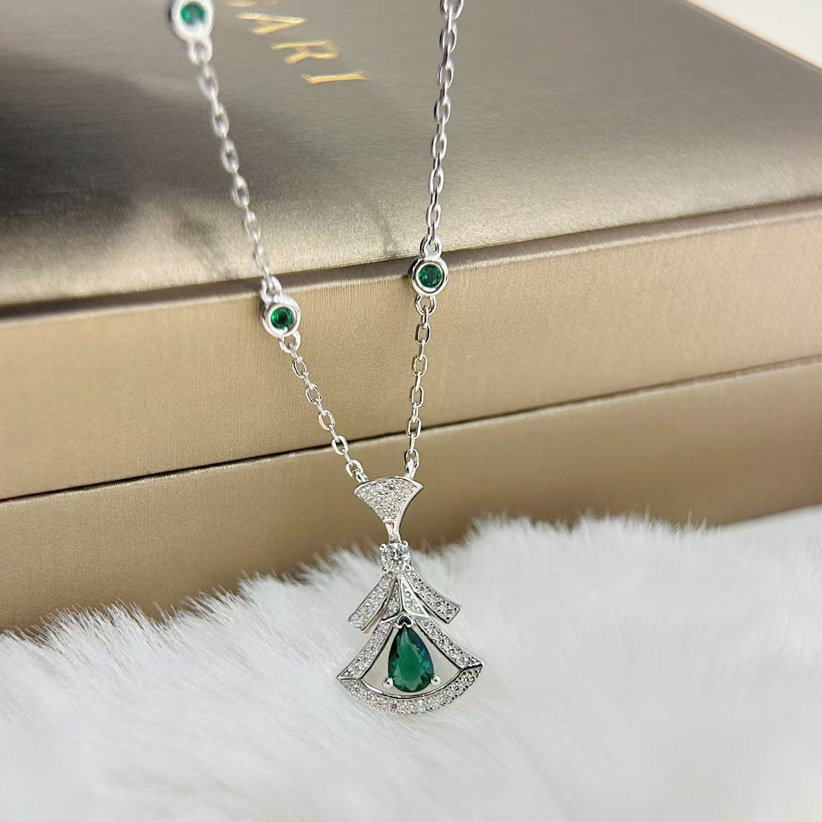 Replica Bvlgari Divas' Dream Necklace