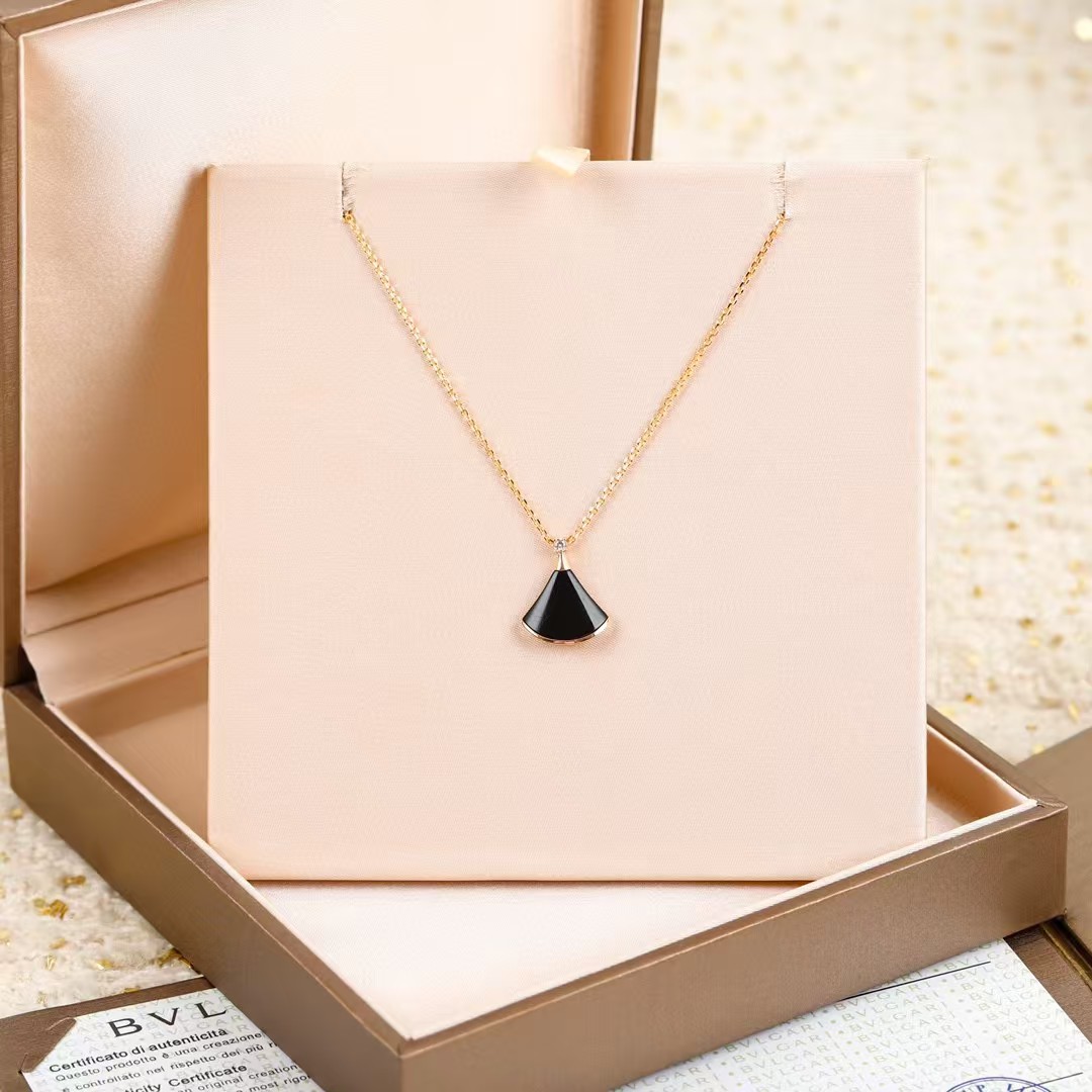 Replica Bvlgari Divas' Dream Necklace