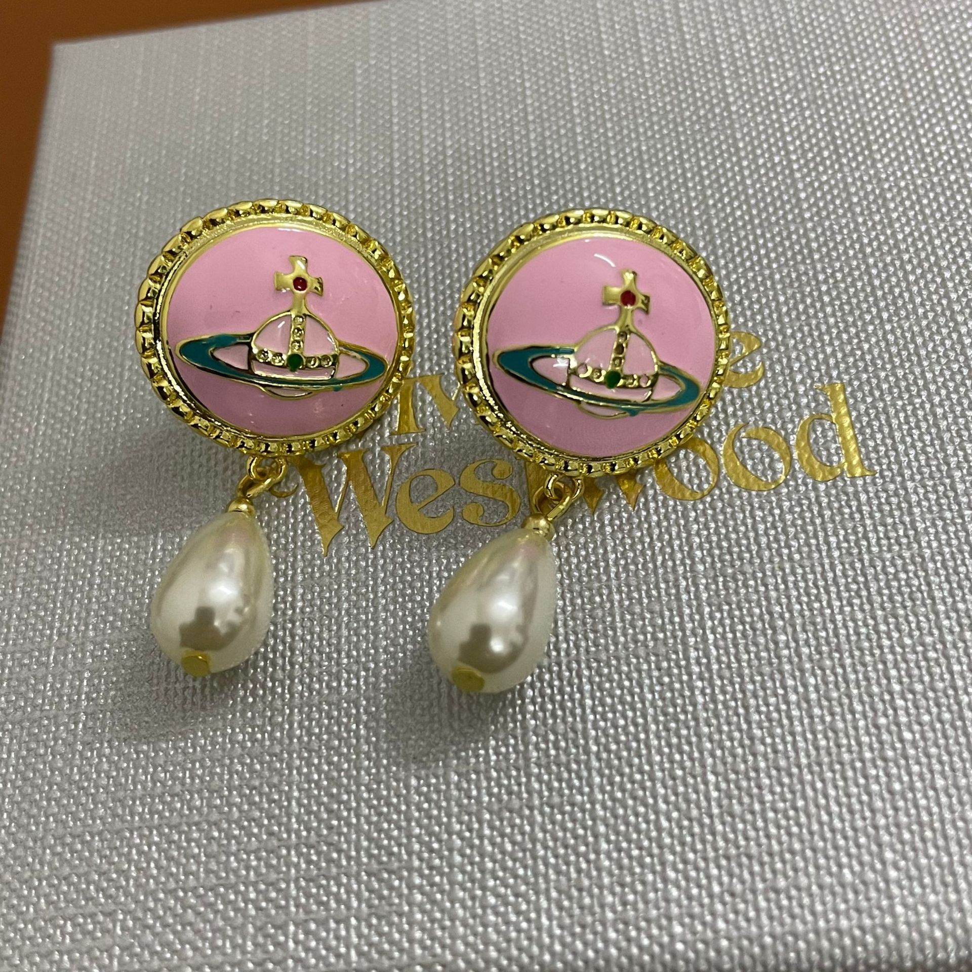 Replica Vivienne Westwood Enamel Saturn Waterdrop Pearl Earrings